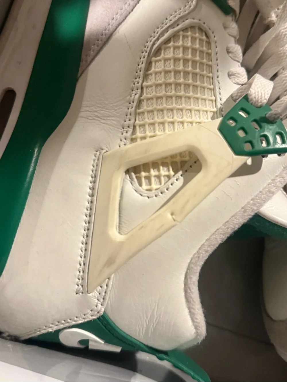 Air Jordan 4 Retro SB Pine Green Size 9